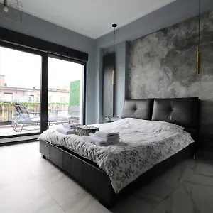 Deluxe Skyline Retreat - Old Town Apartament