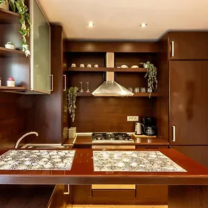 1br With Jacuzzi Near Herastrau: Ideal Getaway Apartament